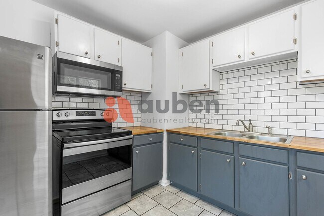 Building Photo - 3 Bedroom Home in St. Elmo! $350 off your first month's rent!