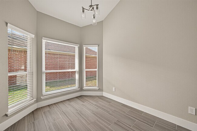 Building Photo - 6619 Misty Dale Dr