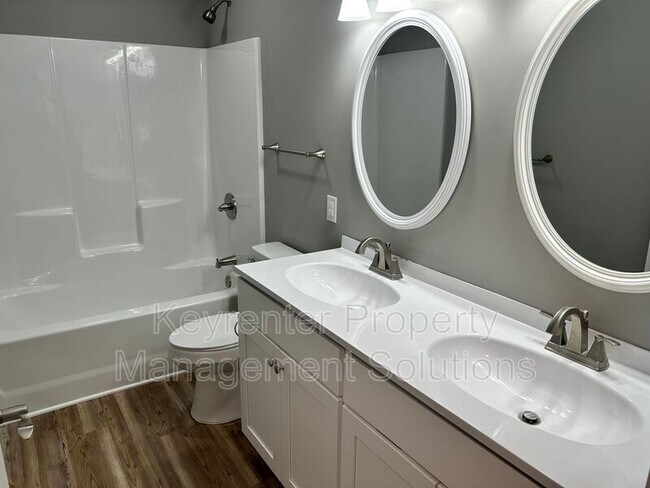 Building Photo - 905 Gardner St