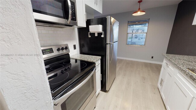 Building Photo - 404 NW 21st Terrace