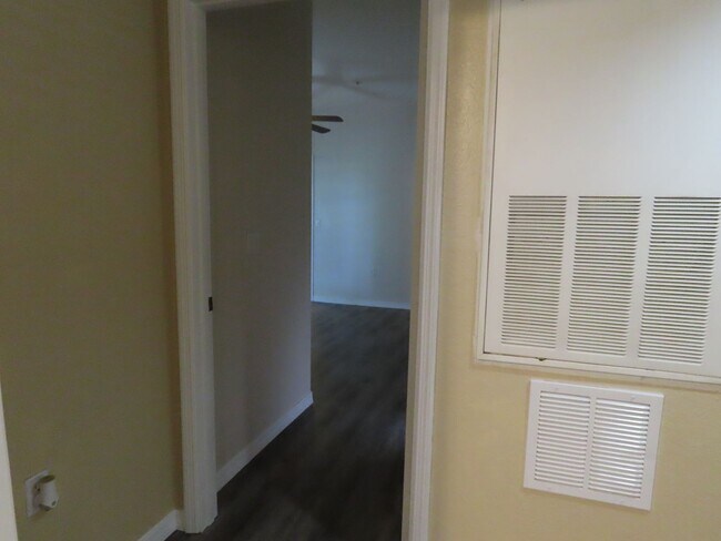 Building Photo - Orlando Park Central Gated Resort Style Co...