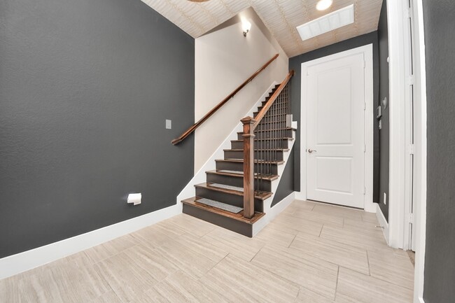 Building Photo - 2704 Freund St