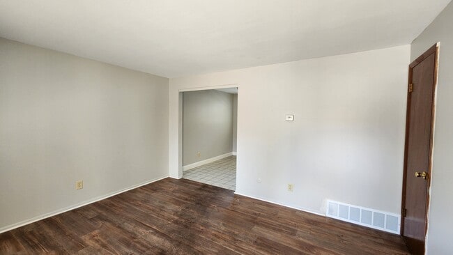 Building Photo - 192 E Norwich Ave