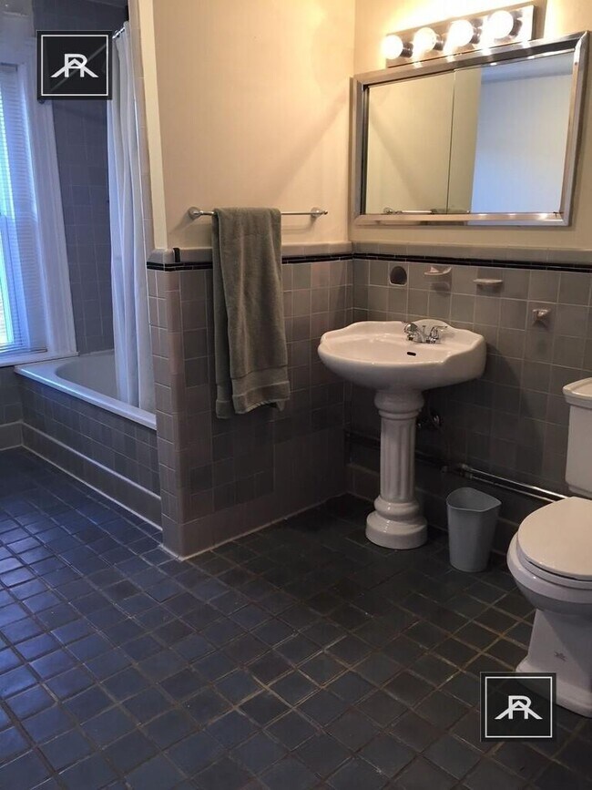 Building Photo - 3 bedroom in Brookline MA 02445
