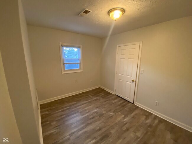 Building Photo - 410 N 20th Ave