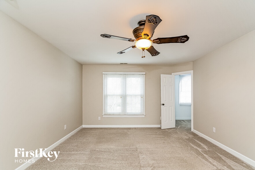 Building Photo - 205 Muirfield Ln