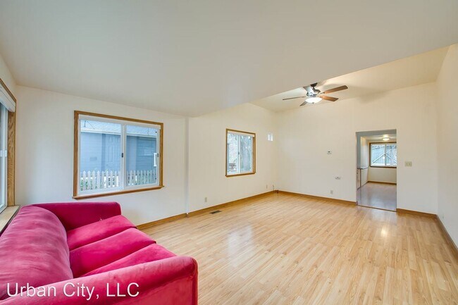 Building Photo - 2 br, 1 bath House - 1605 5th St.