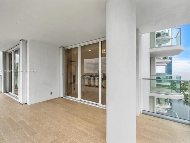 Building Photo - 19707 Turnberry Way