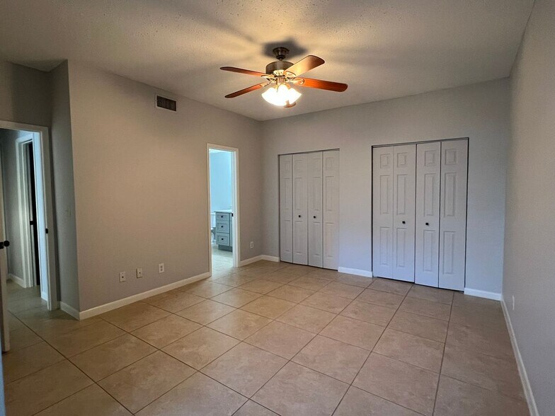 Building Photo - 12135 Armenia Gables Cir