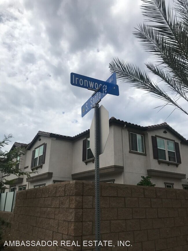 Building Photo - 3 br, 2.5 bath House - 1396 Palo Verde Way...