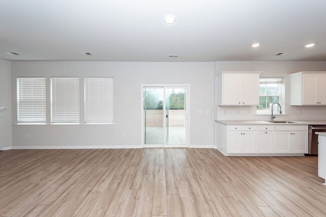 Building Photo - 4 Bedroom, 2.5 Bathroom Home in Cane Bay Plantation - Summerville