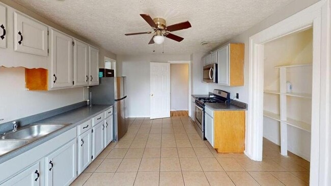 Building Photo - 11 Linwood Pl