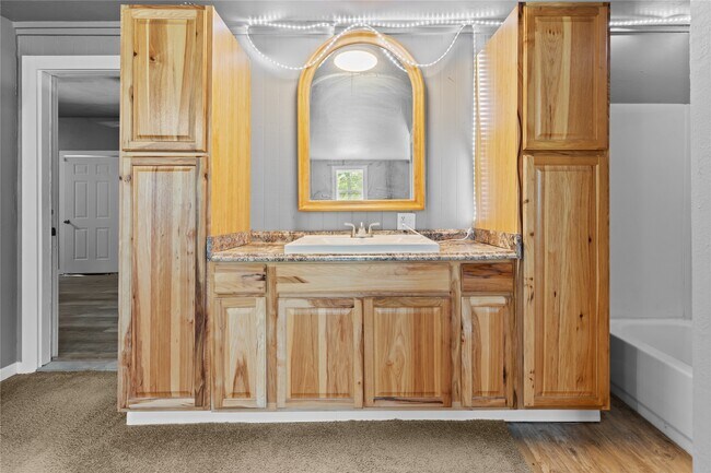 Building Photo - 1910 Stringtown Rd