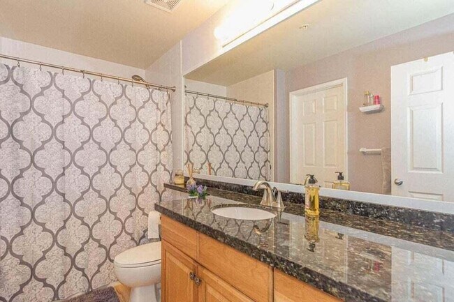 Building Photo - 630 S Sapodilla Ave
