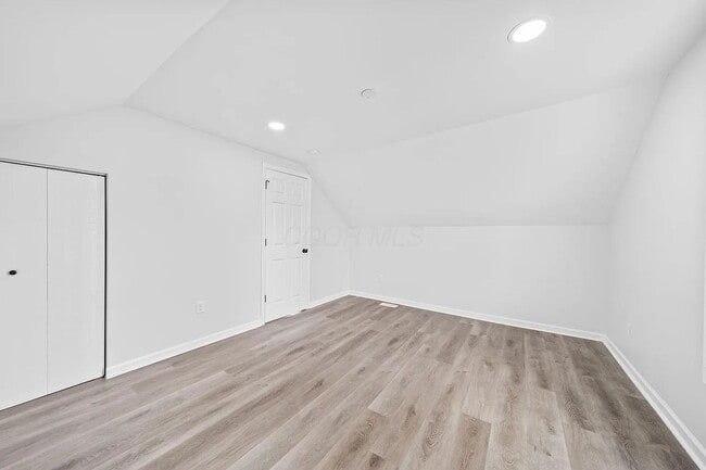 Building Photo - Fully Renovated 3BR/3BA Home with Quartz Finishes Near Easton - Move in Ready!
