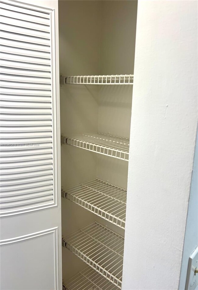 Building Photo - 1200 NE Miami Gardens Dr