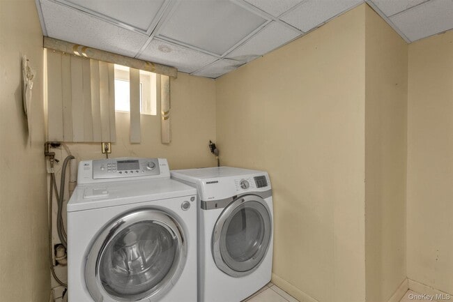 Building Photo - 830 Pepperidge Rd