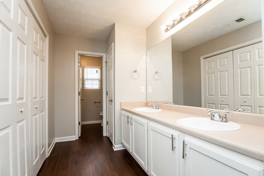 Building Photo - 420 Cathedral Dr