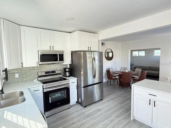 Building Photo - 4026 Indianapolis St NE