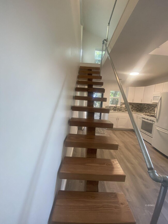 Building Photo - Move-In Ready Newer Tiny Home in The Forest