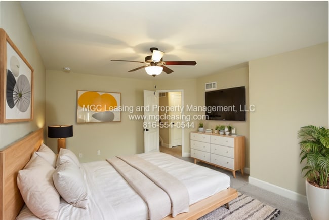 Building Photo - Eagle Creek Townhomes - Enjoy $50 off your monthly rent when you sign a 15-month lease.