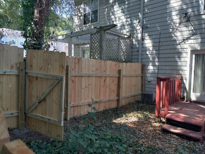 Building Photo - 6642 Meadow Rue Dr