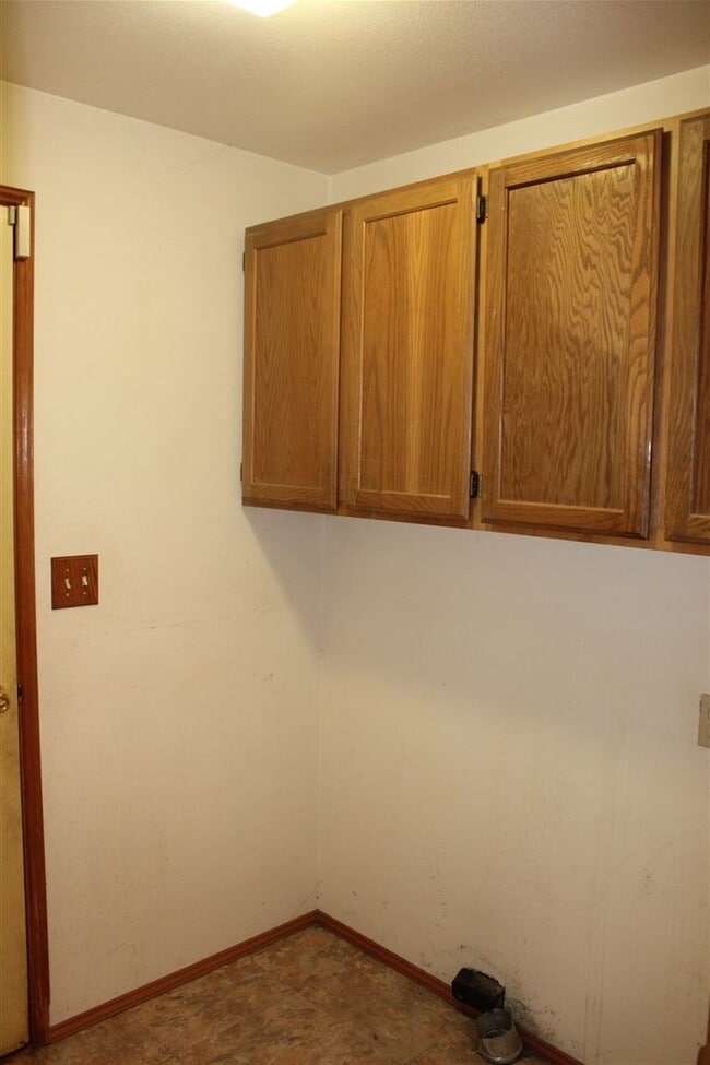 Building Photo - 3 Bedroom, 2 Bathroom House