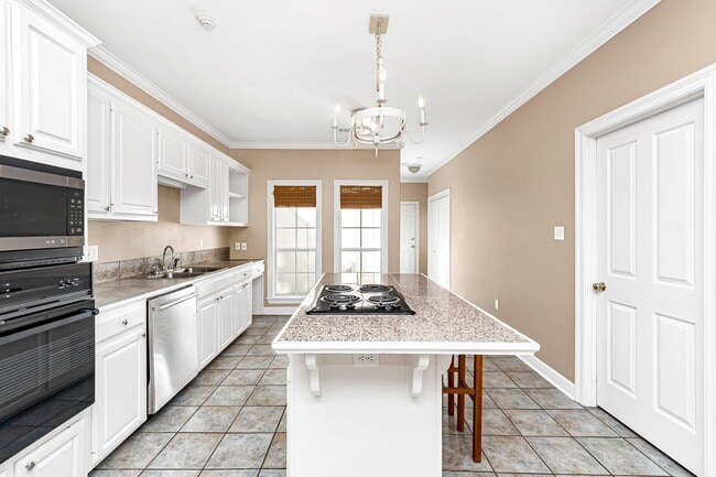 Building Photo - 3 Bedroom Townhome | Gated Community| Community Pool