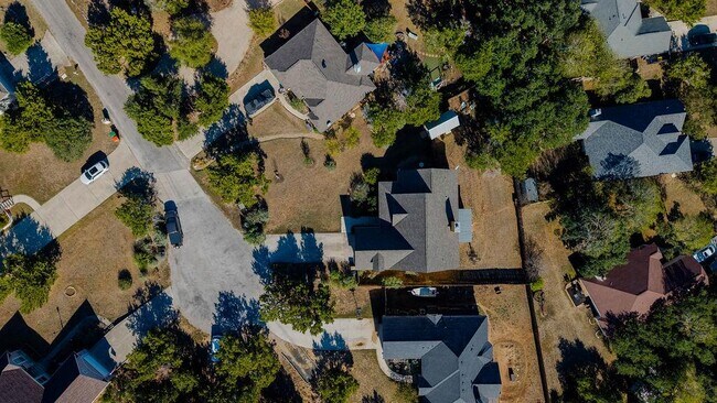 Building Photo - 11 Elmwood Cir