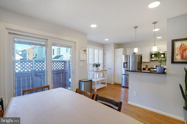 Building Photo - 4655 Lambert Dr