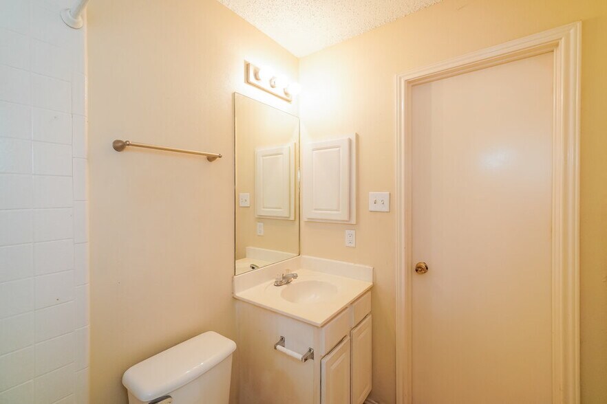 Building Photo - 6122 Ashley Spring