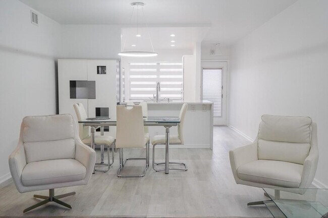 Building Photo - 3201 Portofino Point