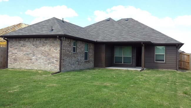 Building Photo - 8830 Kiowa- 2016 Custom Built Home!!!