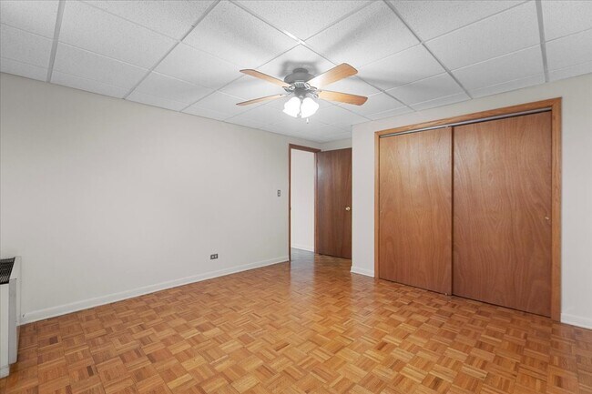 Building Photo - 620 W Belmont Ave