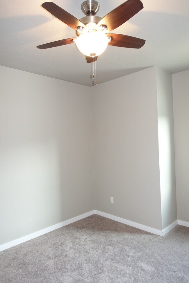 Building Photo - 3-Bedroom Home in Very Private Quiet Setting