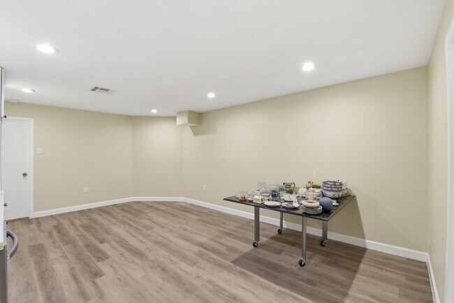 Building Photo - 3911 Fulton St