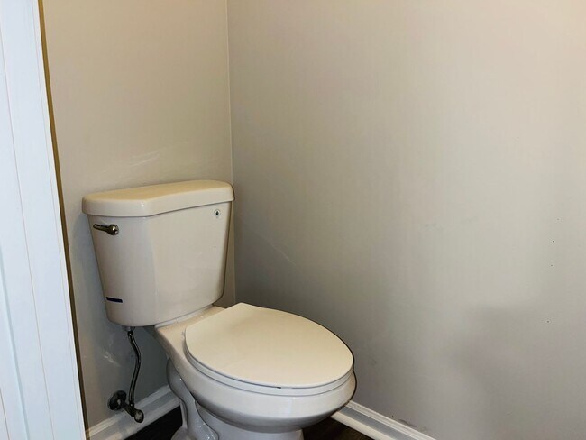 Building Photo - Location, location, location! Renovated townhome near Downtown Douglasville! Must See!