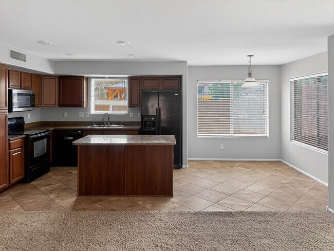 Building Photo - Beautifu;l 4Bed/2.5Bath, Private Pool Home!