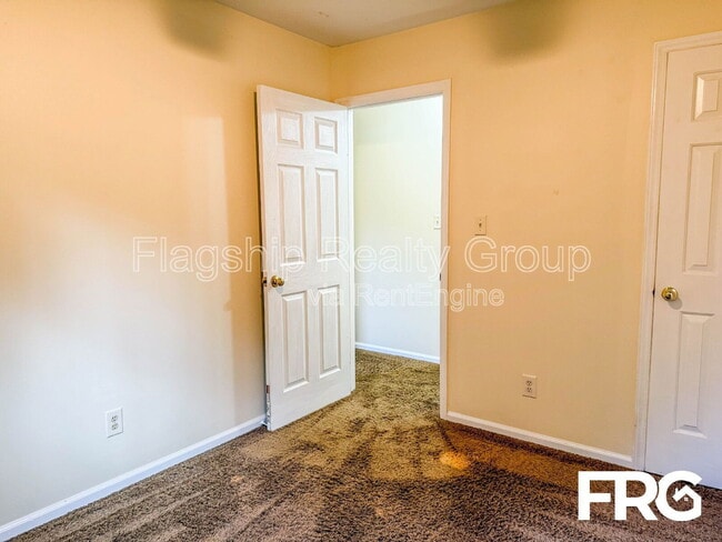 Building Photo - 105 Chesterfield Ct