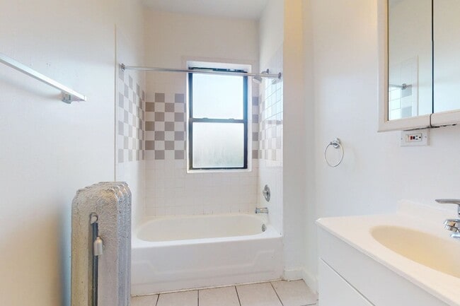 Floorplan - 5300-5308 S. Greenwood Avenue