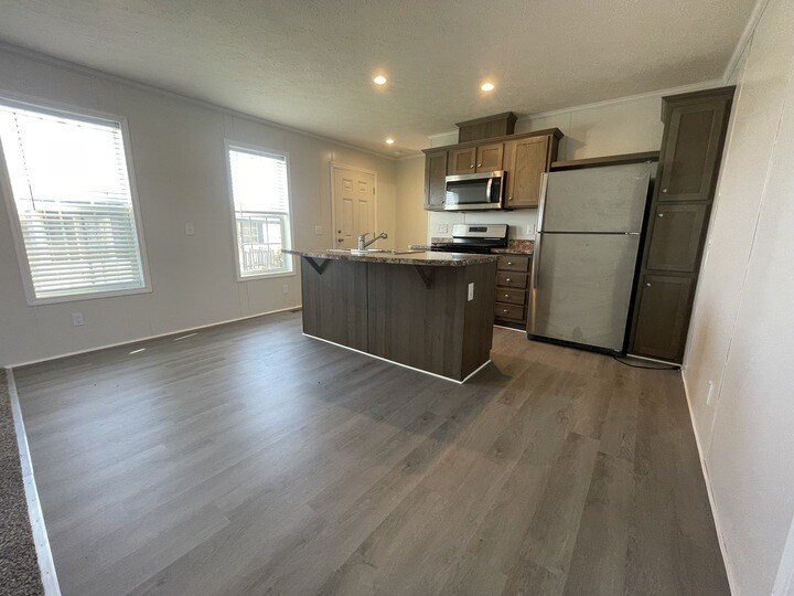 Building Photo - 15835 Marentette Dr