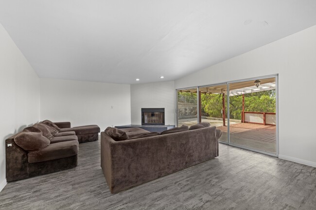 Building Photo - 5431 Mary Ln Dr