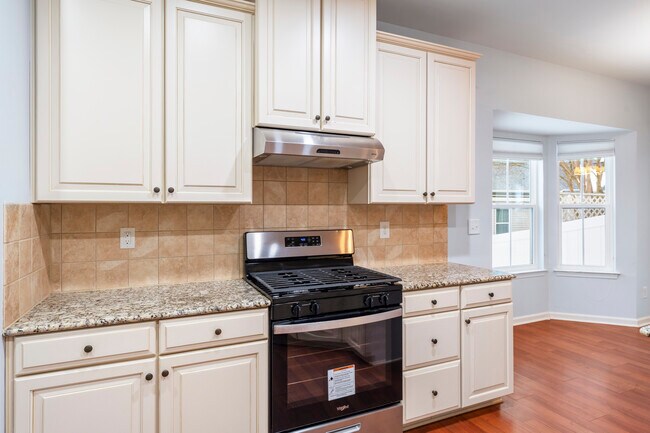 Building Photo - 586 Harrison Dr NW