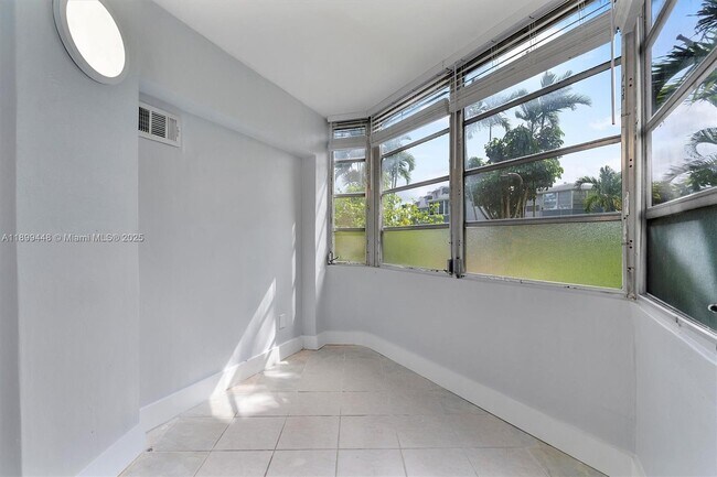 Building Photo - 1635 NE Miami Gardens Dr