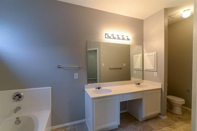 Building Photo - 12661 Oakwood Cir