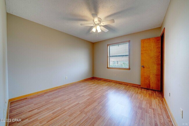 Building Photo - 2422 Thames Dr