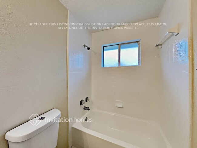 Building Photo - 8013 Yacht Club Dr