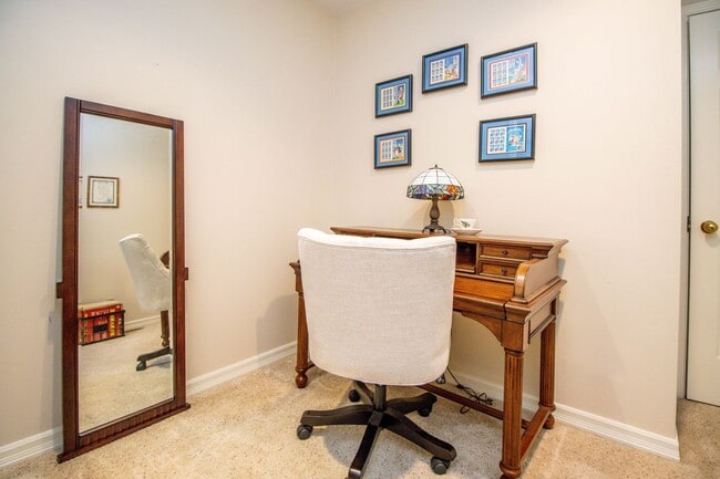 Building Photo - 3 bed, 2.5 bath Duplex