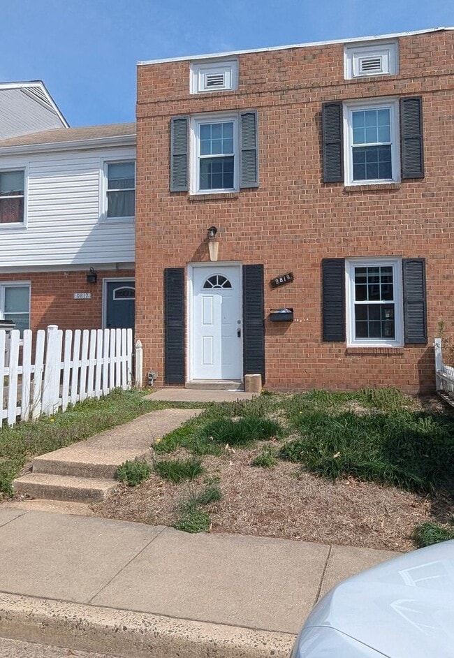 Building Photo - Charming 3 Bed And 1.5 Bath Townhome In Georgetown South