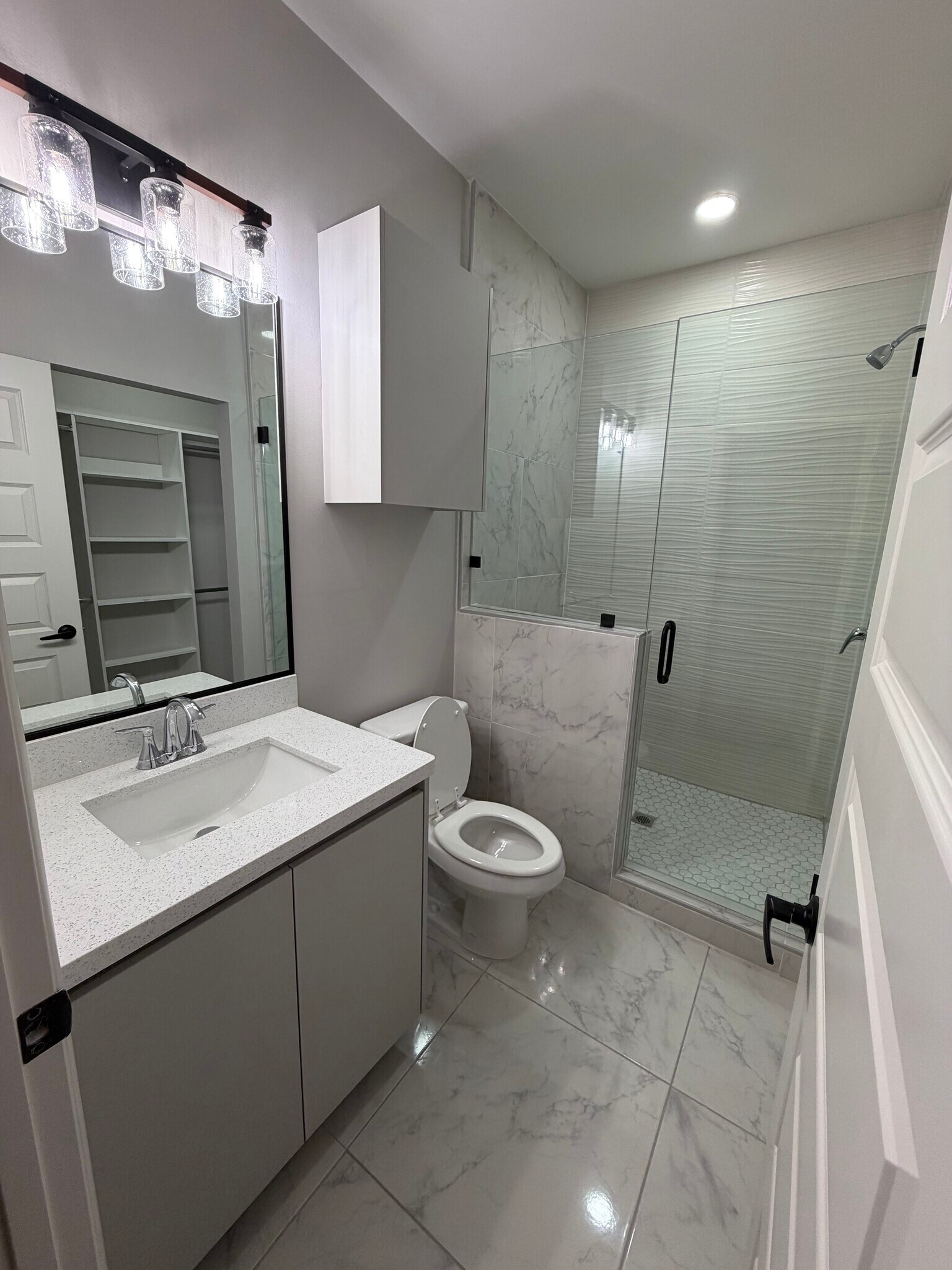 Building Photo - 1004 W 8th St